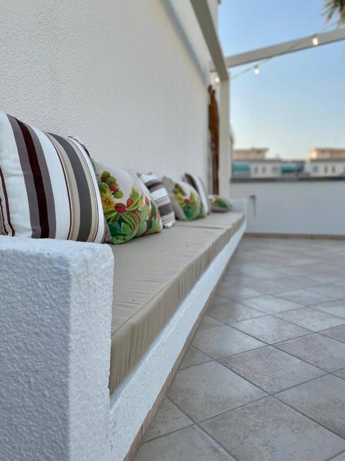 Attico Margherita - La Terrazza Sul Mare Gallipoli Bagian luar foto